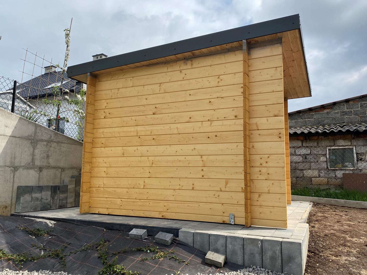 DOMEK OGRODOWY 300x250